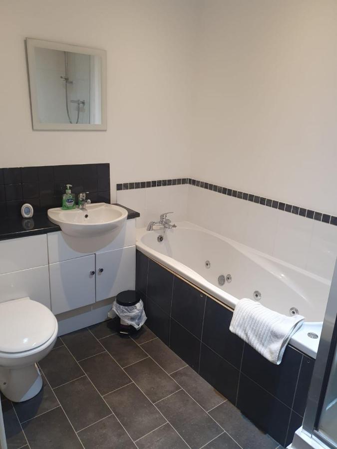 Spacious 2 Bed Appartment Next To Bae With Spa Bath Barrow-in-Furness Zewnętrze zdjęcie